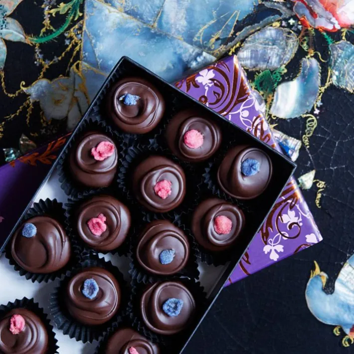 Royal Collection Shop Buckingham Palace English Rose And Violet Creams* Confectionery & Chocolates