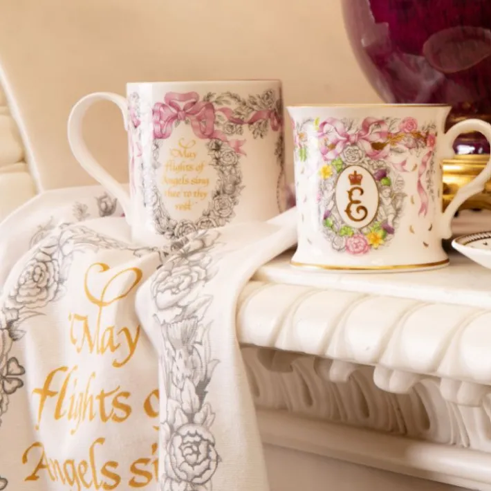 Royal Collection Shop Queen Elizabeth Ii Commemorative Tea Towel* Queen Elizabeth Ii Commemorative Range